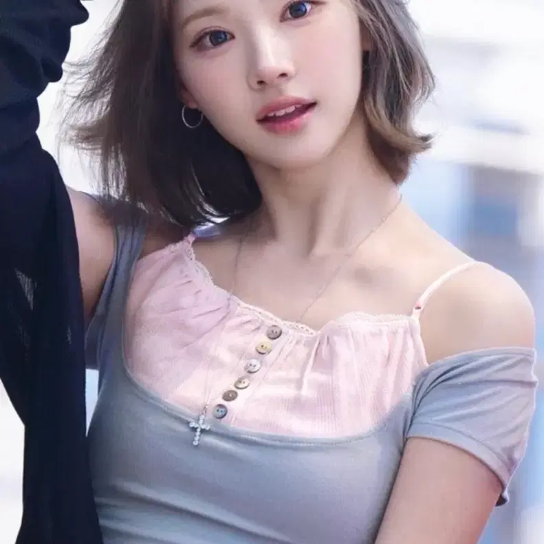 원가 96,000/ 하투하 지우 착용) 플노팔 케이티 버튼 탑
