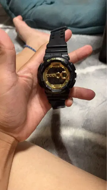 CASIO G-SHOCK 블랙 골드 디지털 손목시계