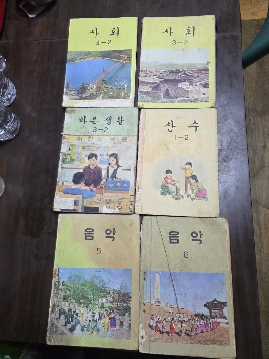 사회 4-2, 3-2, 바른생활 3-2, 산수 1-2, 음악 5, 6