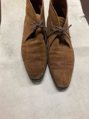 BEAMS HEART 스웨이드 처카 부츠 브라운