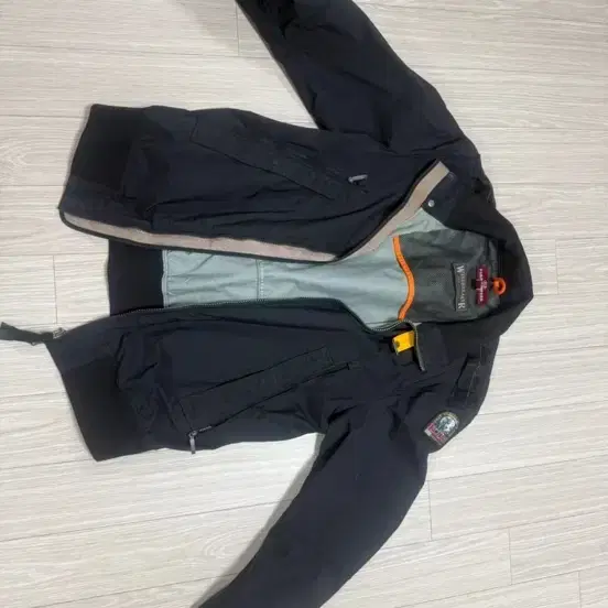 파라점퍼스 바람막이 팔아요