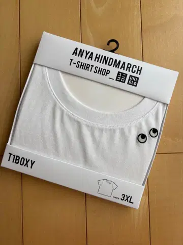미사용 미개봉 유니클로 T1BOXY 3XL 안야 힌드마치 화이트