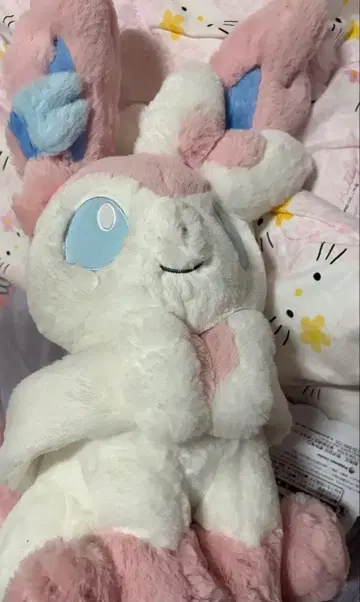 푹신푹신 안고 자는 봉제 인형 님피아 포켓몬 센터 한정판