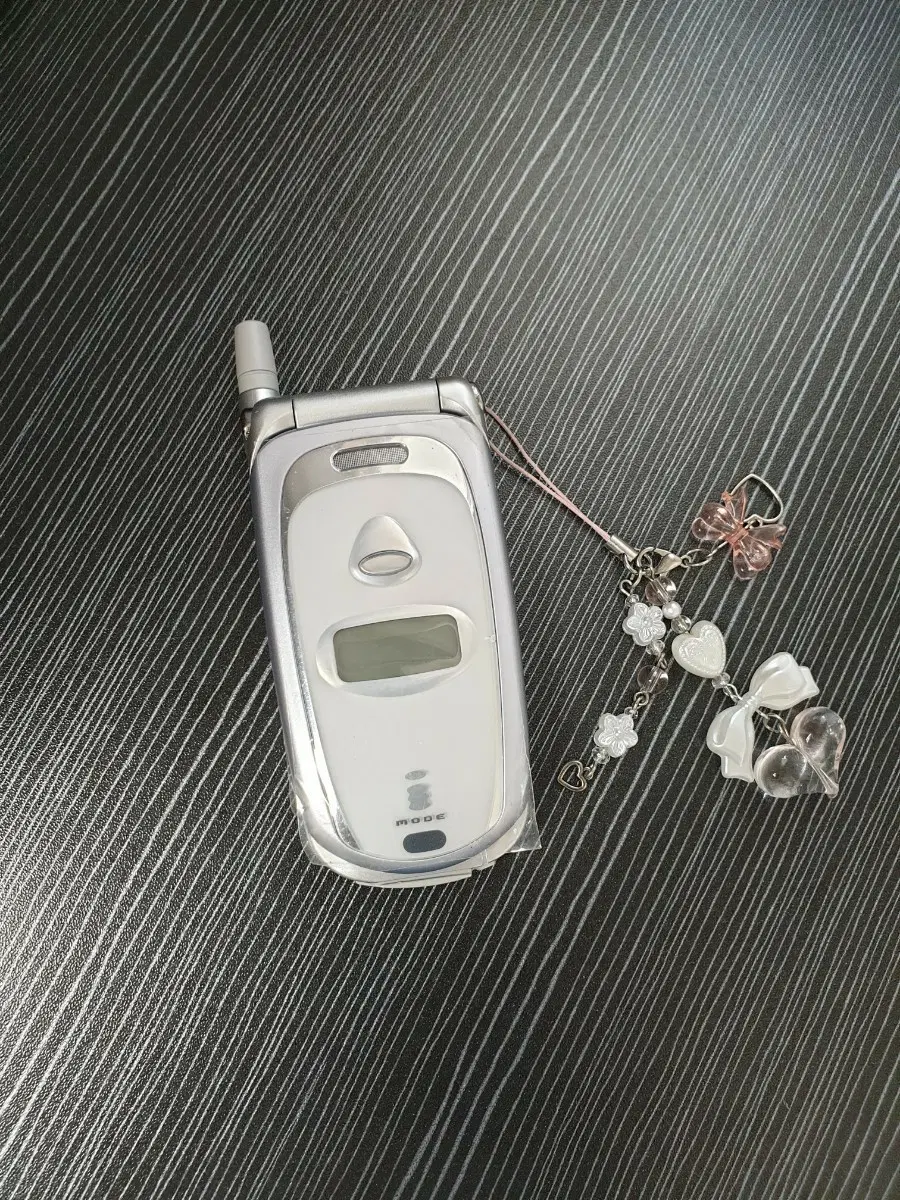 [신품] NT DCM 도코모 P504i 일본폴더폰 은색