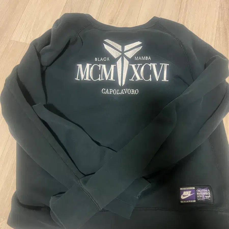 나이키 올드스쿨 코비 브라이언트 MCMXCVI 스웻셔츠