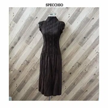 SPECCHIO 스페치오 플리츠 하이넥 프렌치 슬리브 원피스