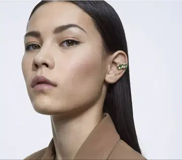 SWAROVSKI 밀레니아 이어커프 그린 스퀘어 한쪽 귀