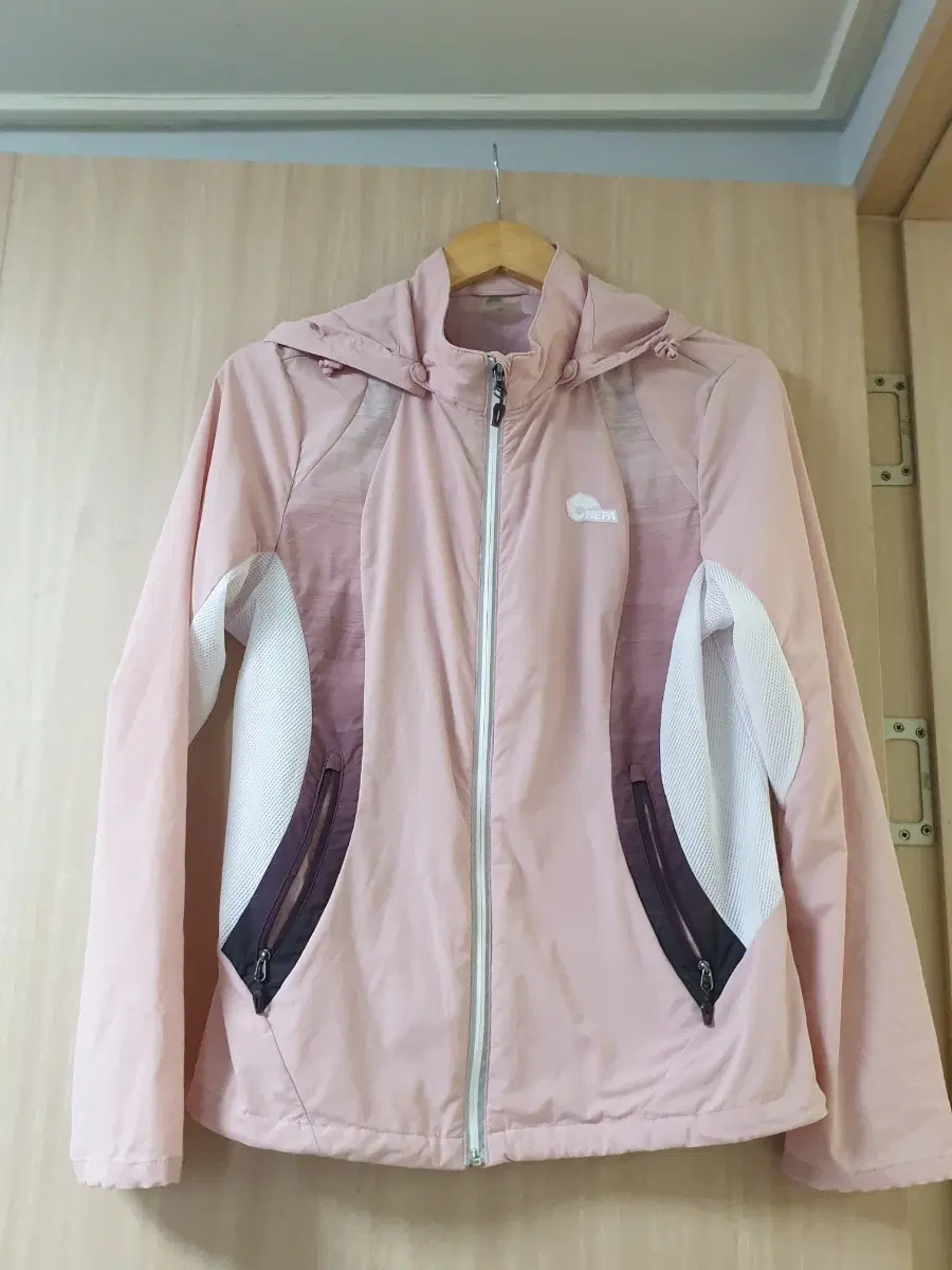 네파 바람막이