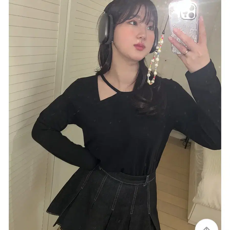 숄더 컷아웃 긴팔 티셔츠 블랙