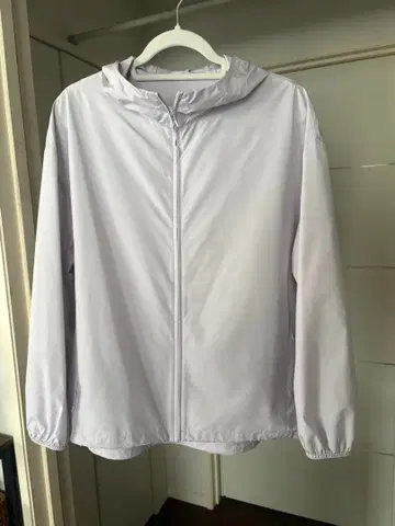 UNIQLO / 유니클로 포켓터블 UV컷 후드티 라이트 그레이 XL