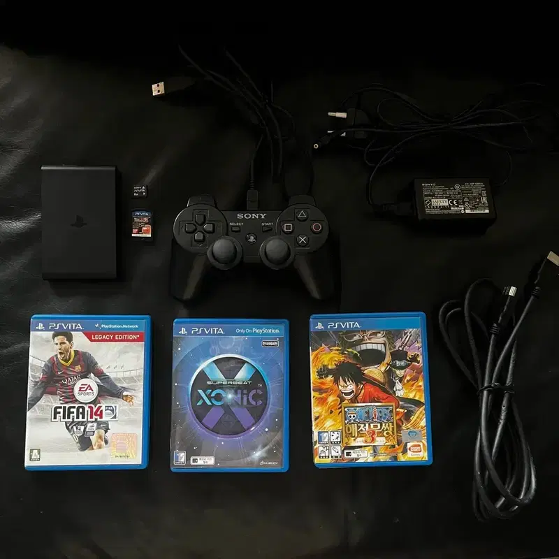 소니 플레이스테이션SONY PS VITA TV 북미판VTE-1001블랙&무선듀얼쇼크&메모리카드8G&게임4종 판매합니다.