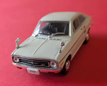 [ 1/43 ] 닛산(닷선) 서니 1200 GX 1970년 전반기형