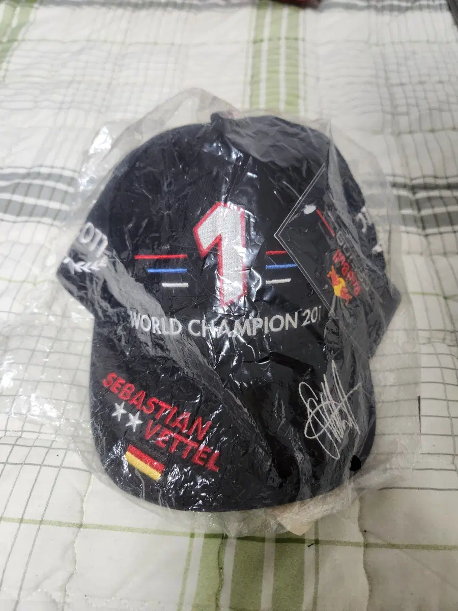 [초희귀]F1세바스찬 베텔/제바스티안 페텔(Sebastian Vettel)레드불 2011시즌 2연챔 기념  캡