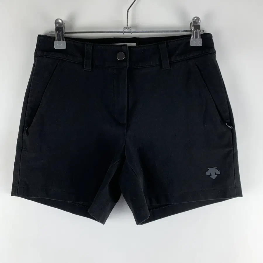 데상트 블랙 반바지 24 .260713
