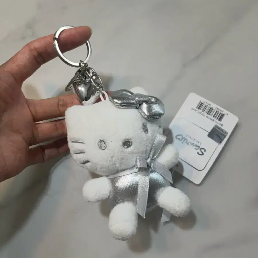 산리오 헬로키티 열쇠고리 은색 리본 키링