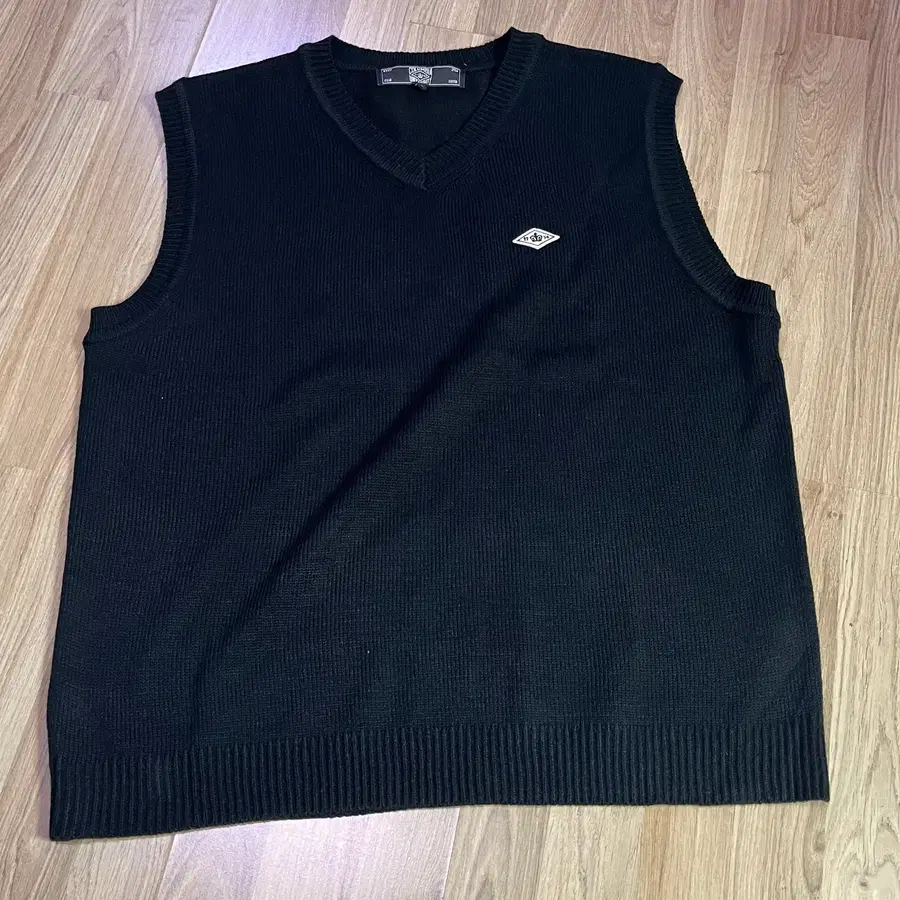 컬럼비아 유니버시티 1754 CROWN V NECK VEST SWEATER 블랙