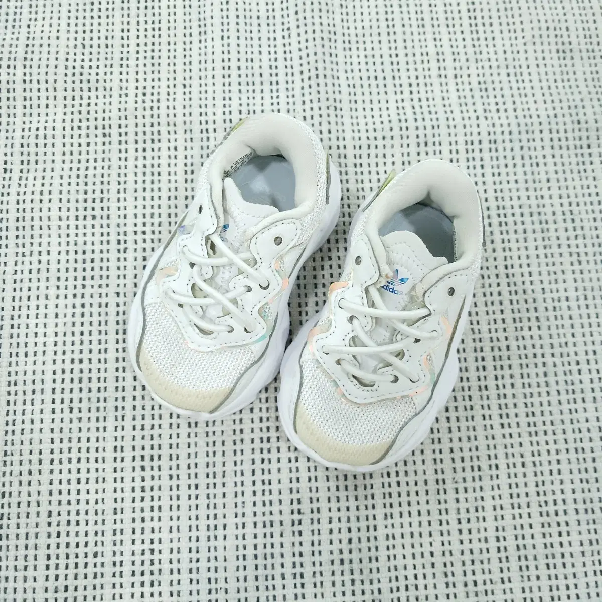 아디다스 키즈 스니커즈 화이트
