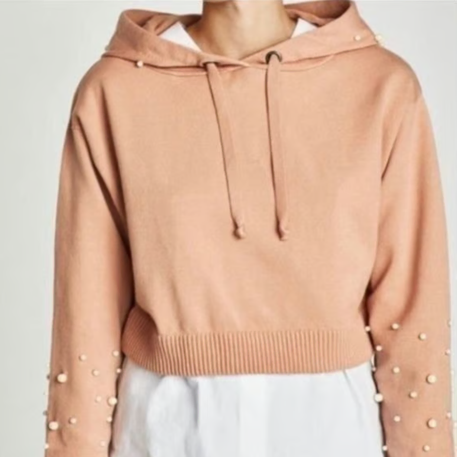 자라(ZARA)의 진주 장식 니트 후드 스웨터