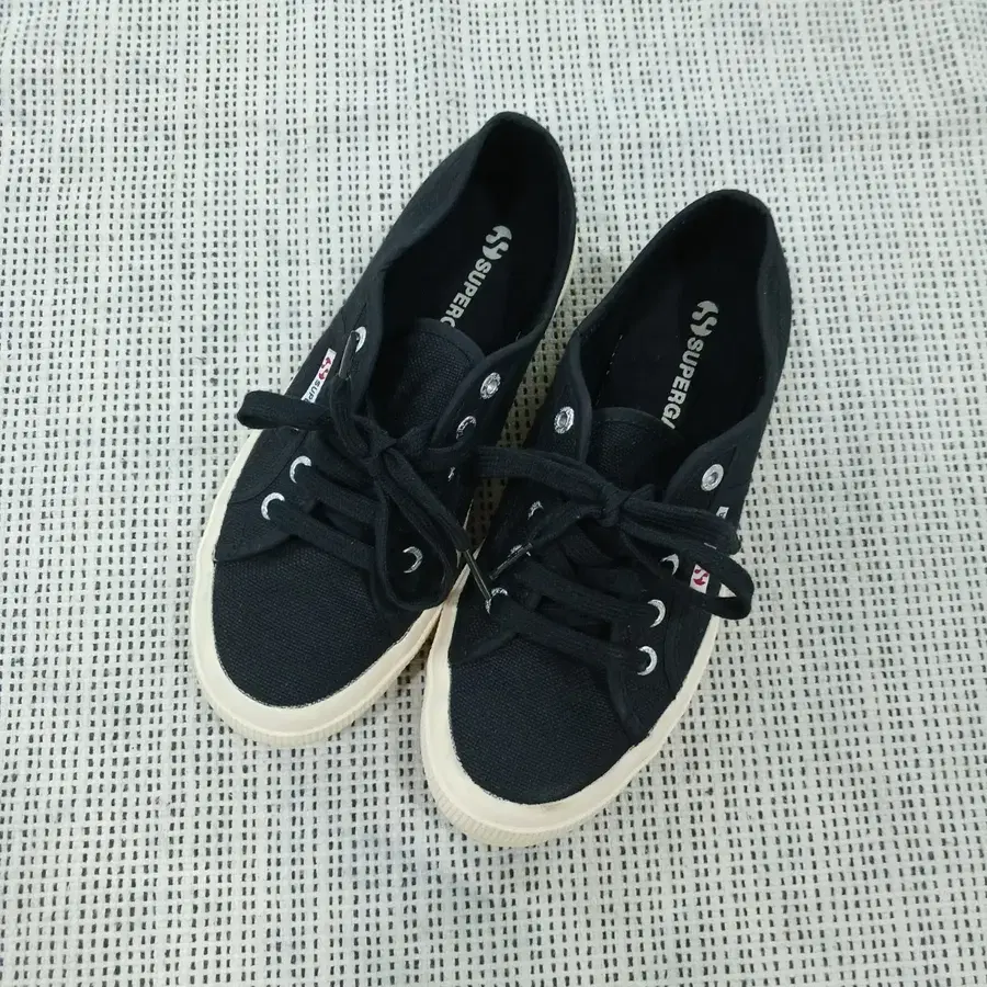 블랙 스니커즈 240