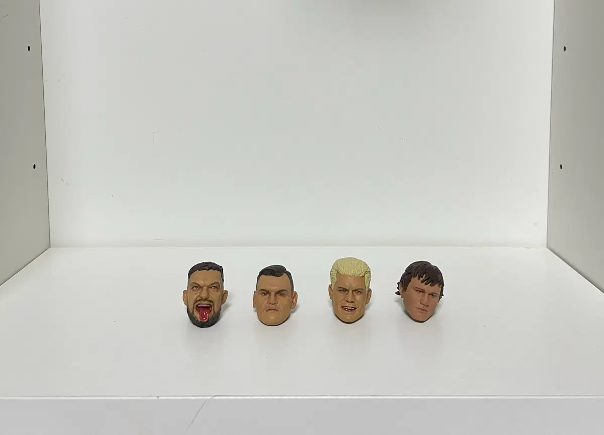 wwe 피규어 헤드 판매합니다.