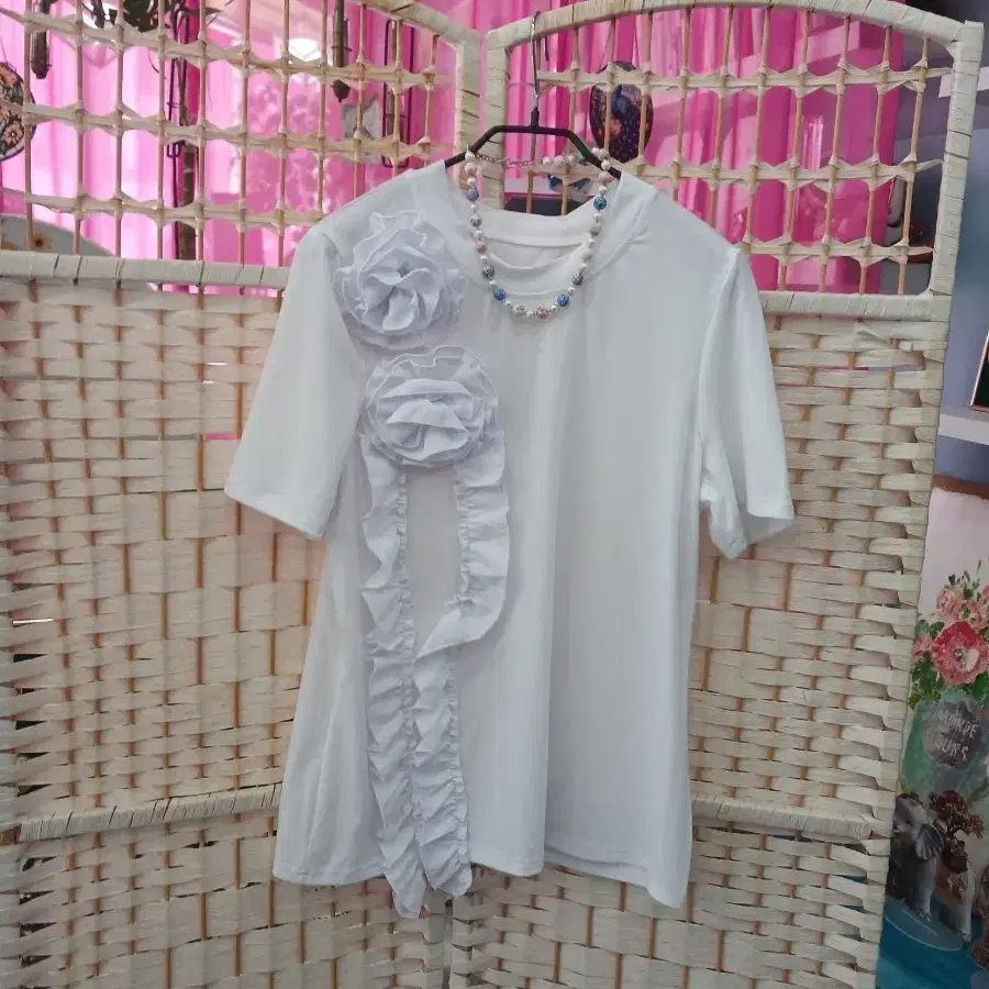 티블라우스와 목걸이 세트