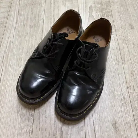 1461 3홀 스무스 블랙 270
