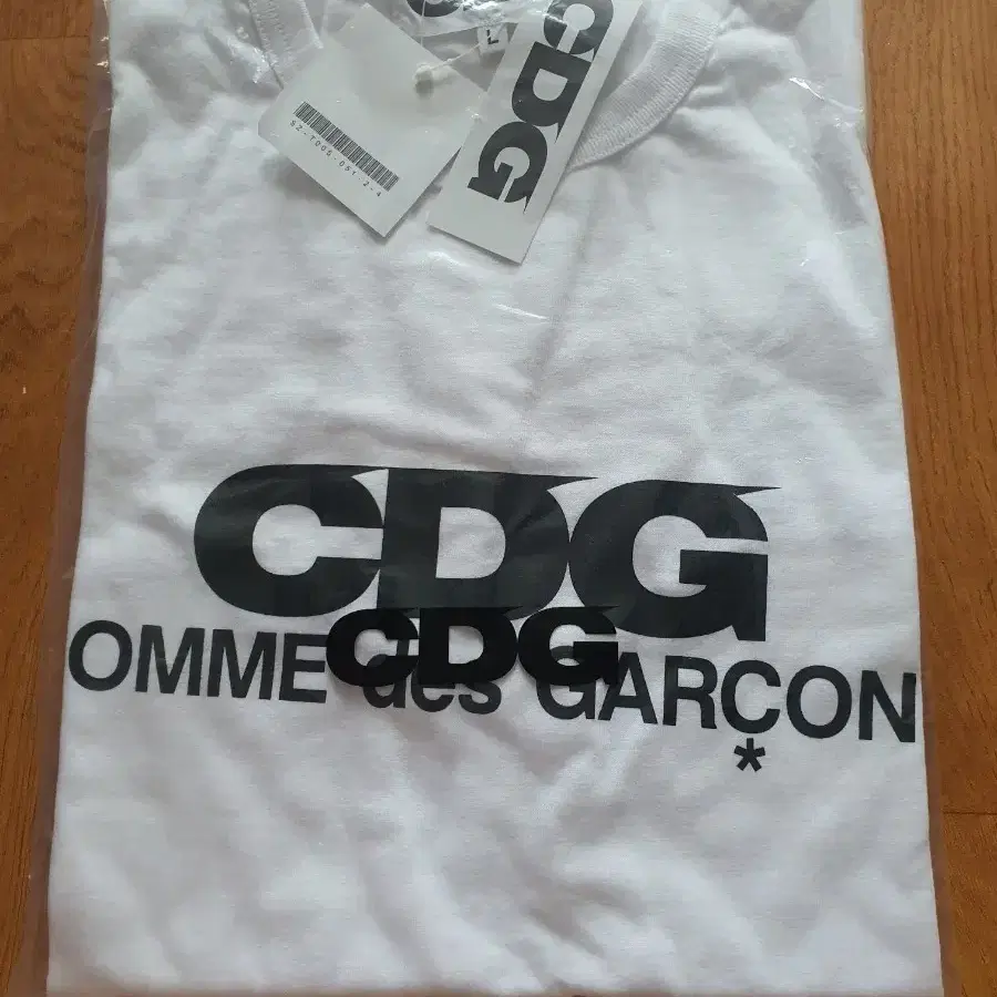 CDG 꼼데가르송 반팔 티셔츠 화이트L