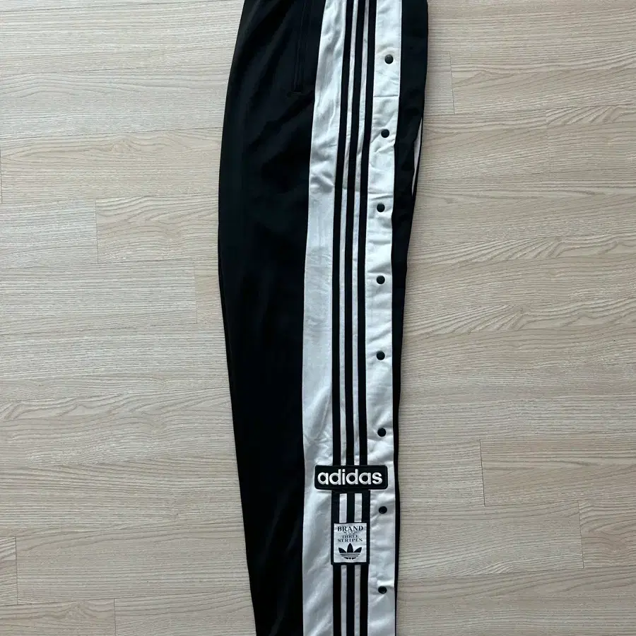 아디다스 사이드버튼 트레이닝팬츠