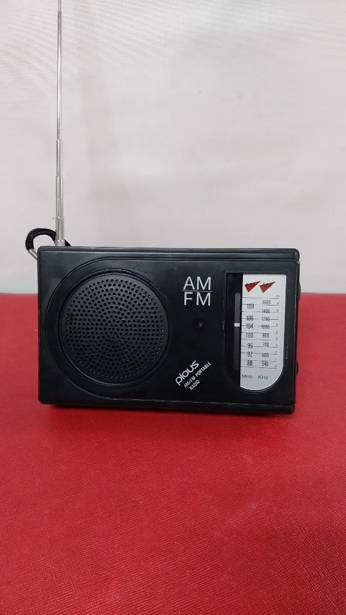 플라우스 AM/FM 휴대용 라디오 블랙