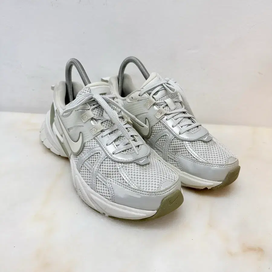 (240)나이키 운동화 V2K 런 메탈릭실버
