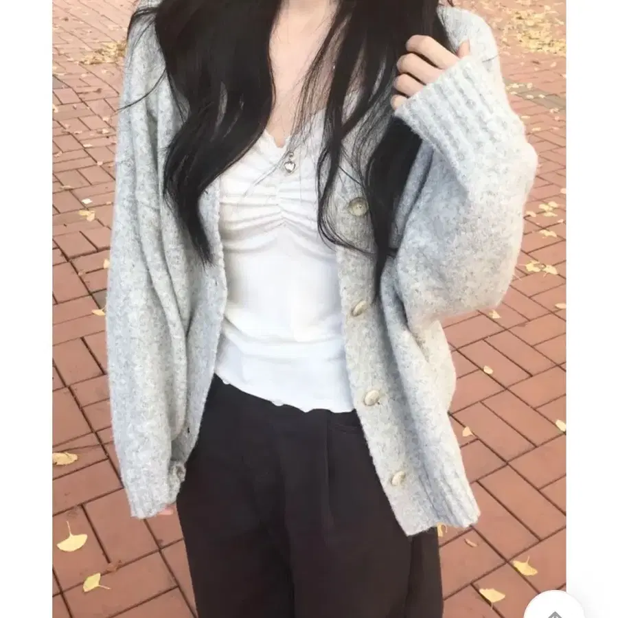 아모로소 베이브 울 헤어리 버튼 브이 루즈핏 가디건
