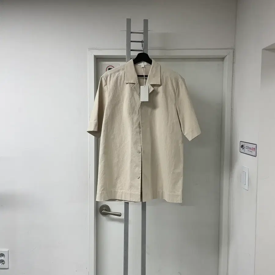 코스 베이지 반팔 셔츠 새상품 M