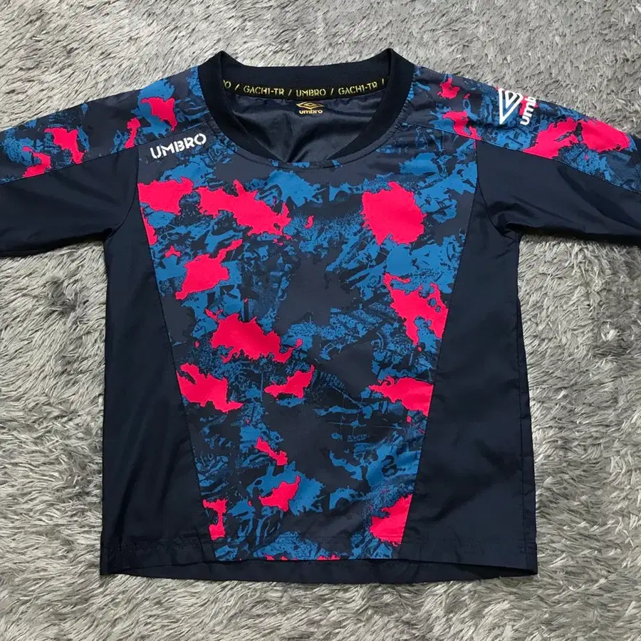 [주니어 130] 엄브로(umbro) 그래픽 피스테 상의k81