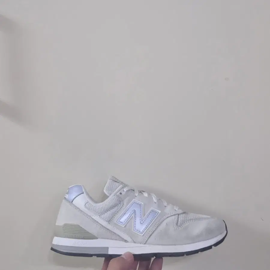 [240] 뉴발란스 996v2 클래식 아이보리화이트 연그레이