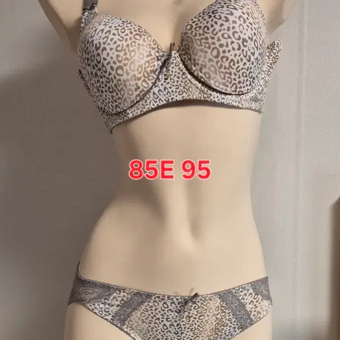 오킬트 레오파드 패턴 브라 팬티 세트 85E 95