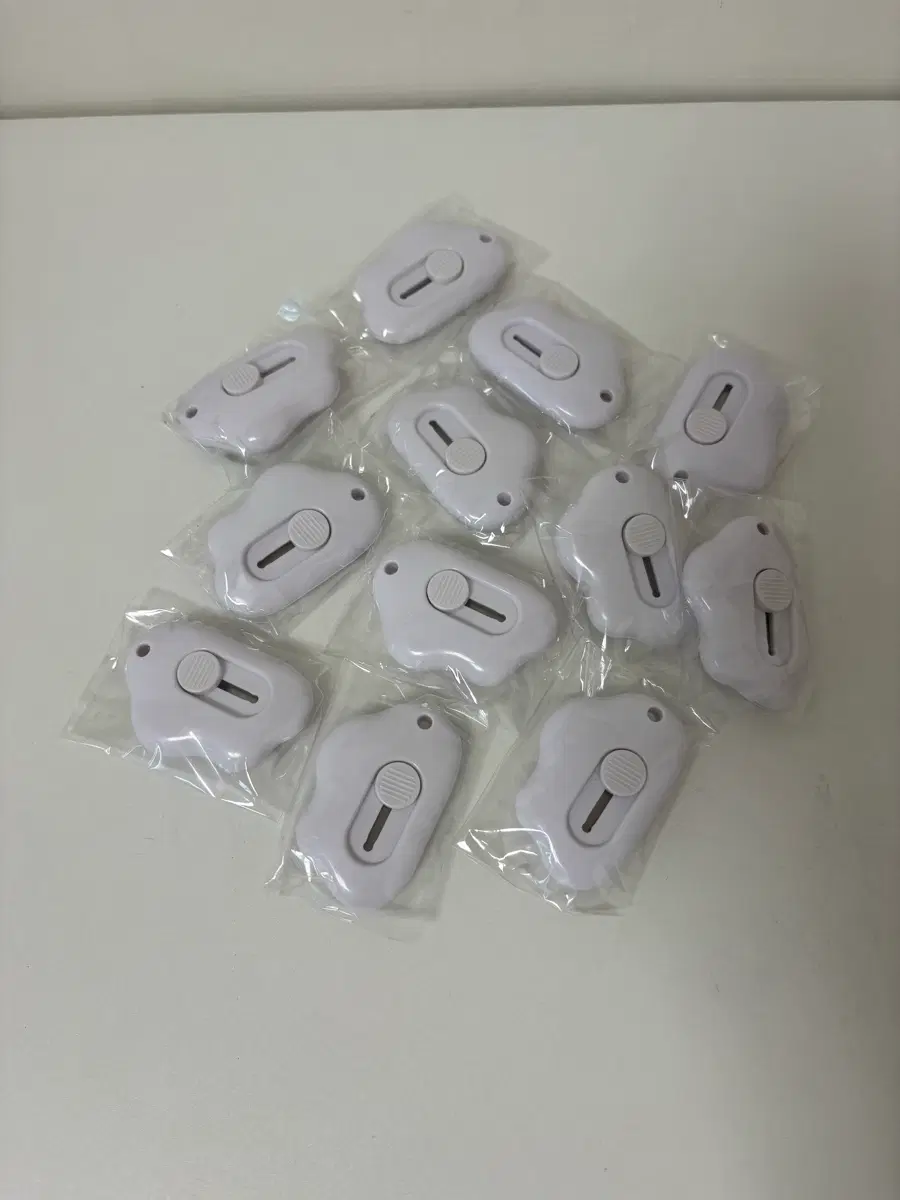흰색 구름칼 4개씩