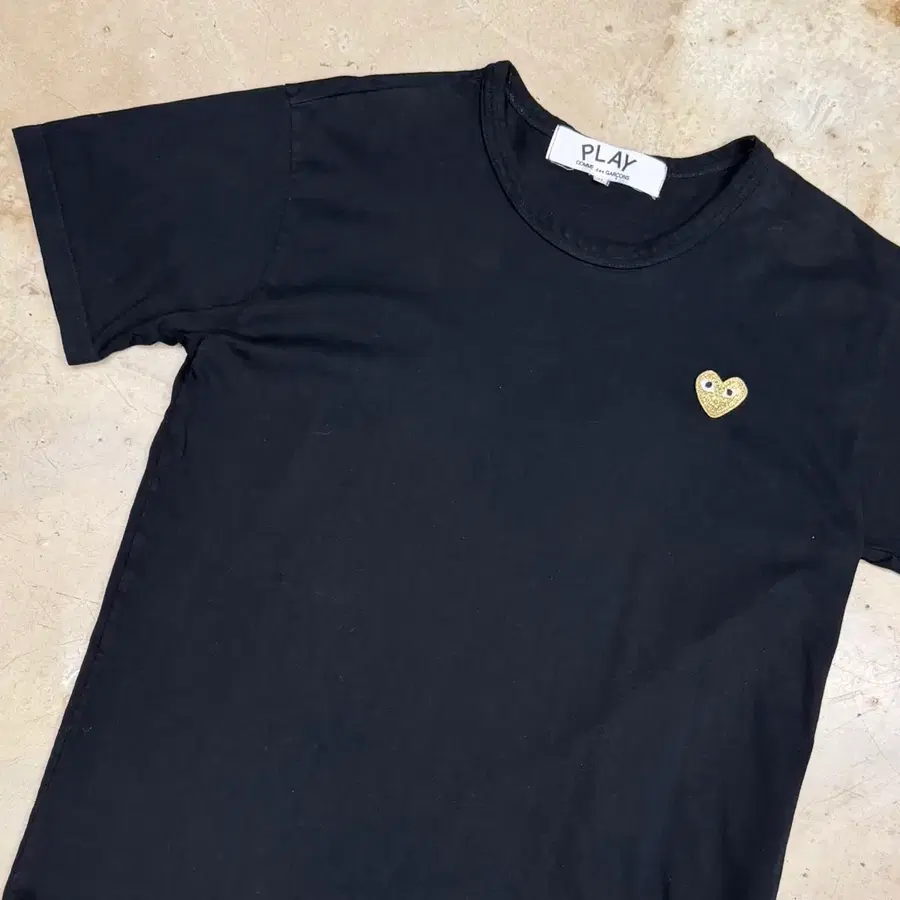 XL 꼼데가르송 골드와펜 반팔티