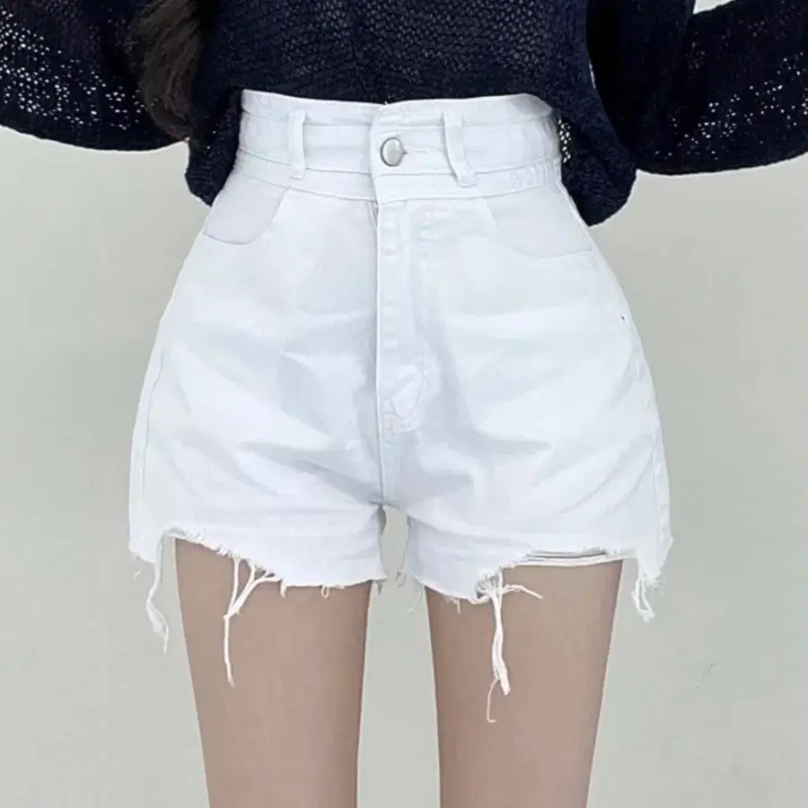 흠뻑쇼 개미허리 잘록핏 화이트 반바지