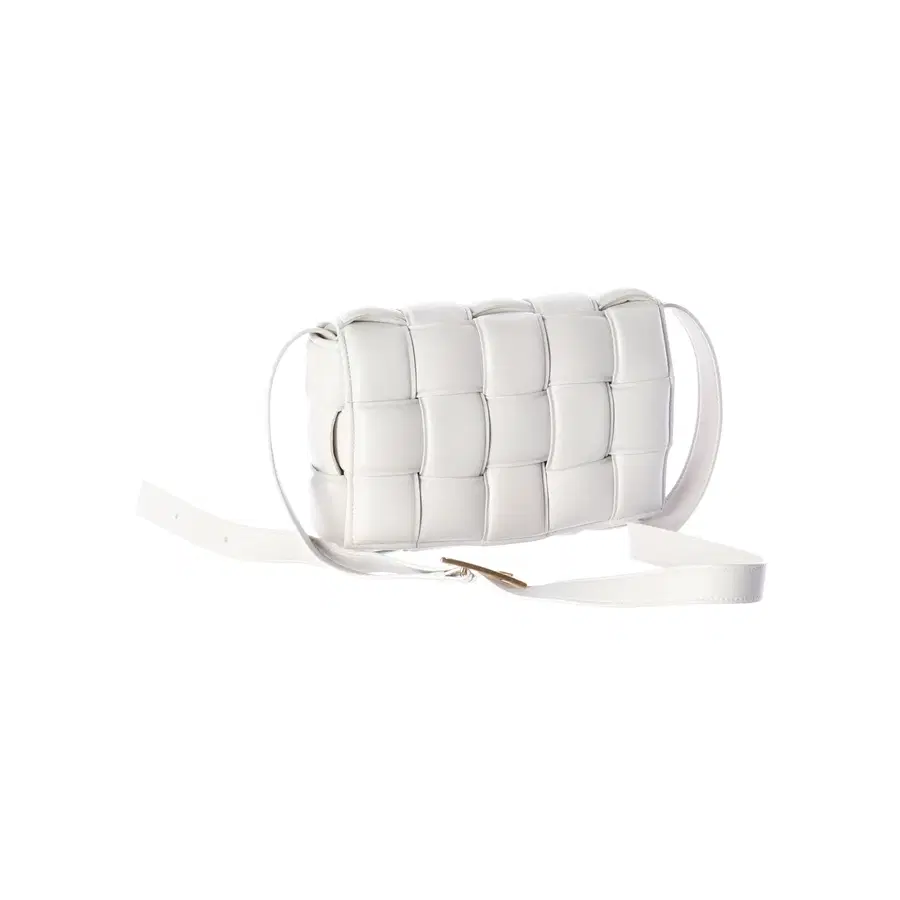 보테가베네타 패딩 카세트백 화이트