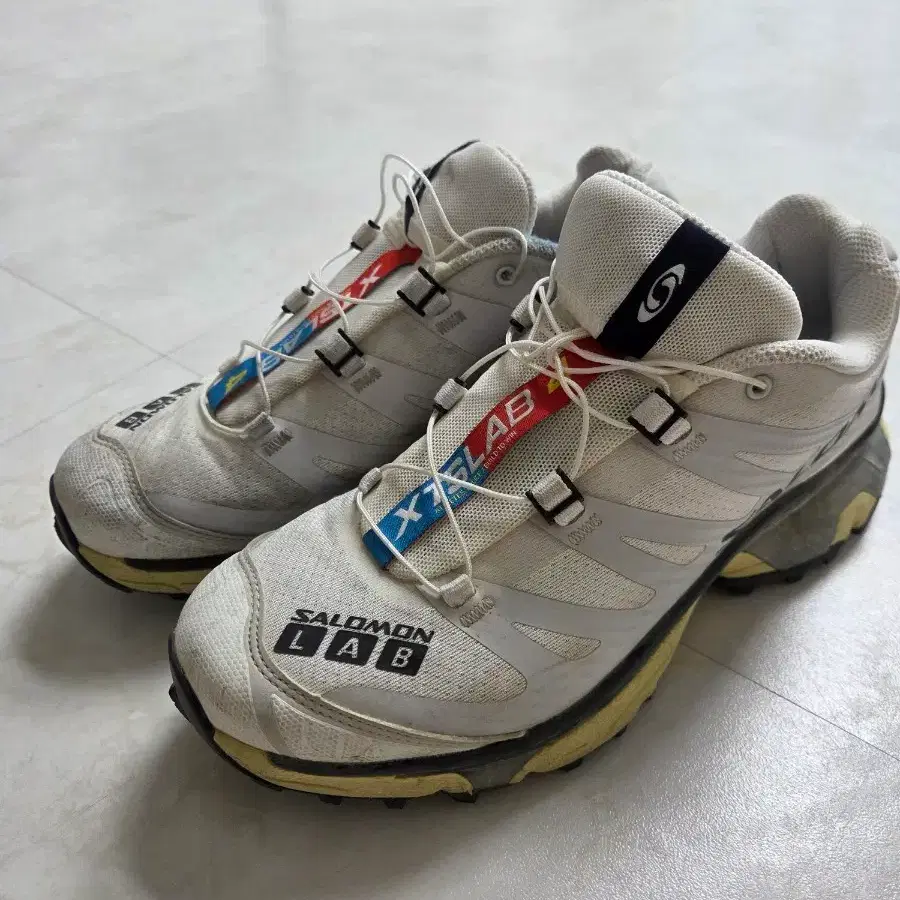 살로몬 xt-4 og 화이트 250사이즈