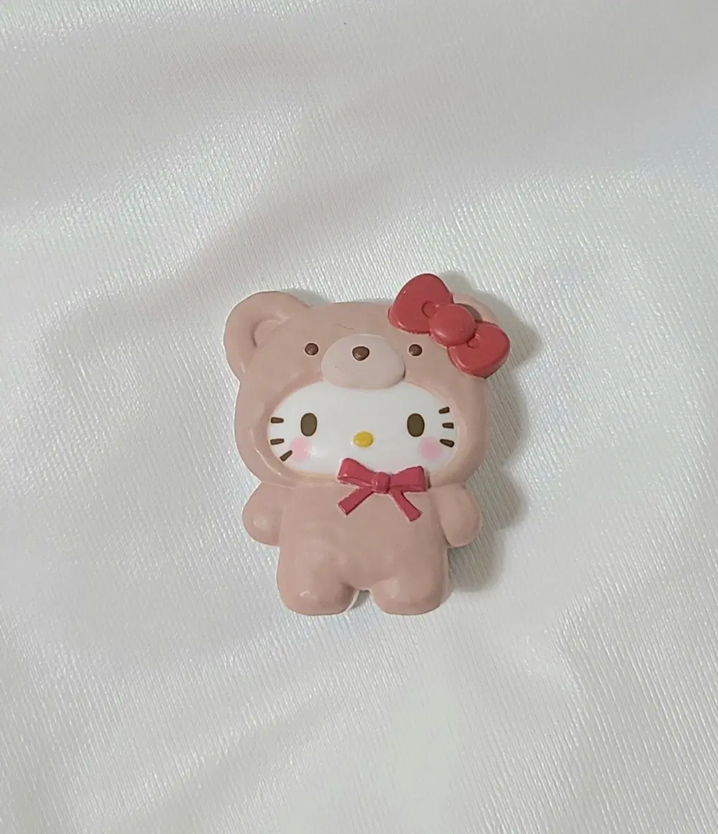 산리오 헬로키티 라떼쿠마 집게 가챠