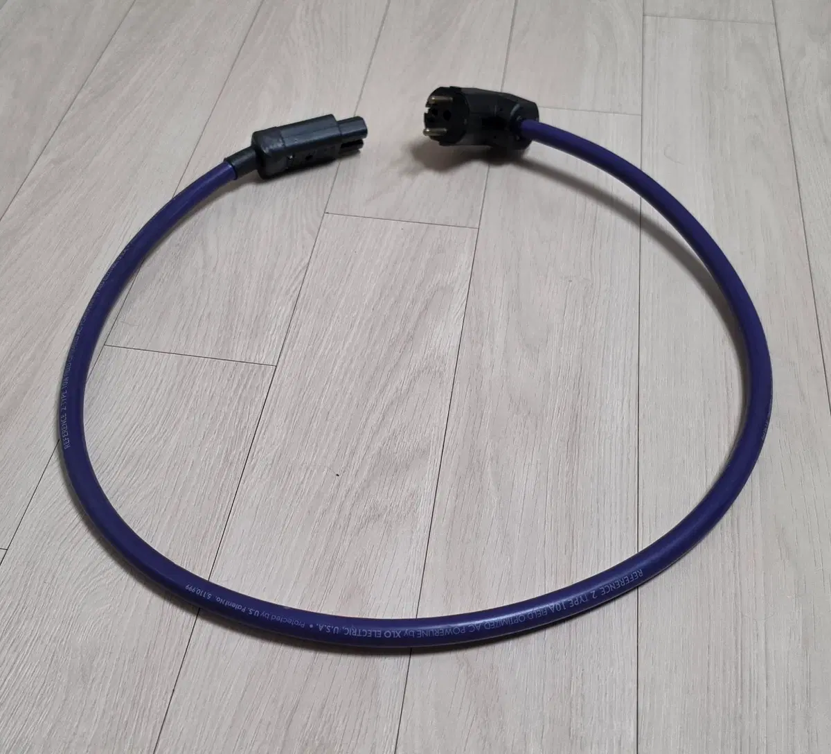 미국 XLO Electric에서 제작한 파워 케이블