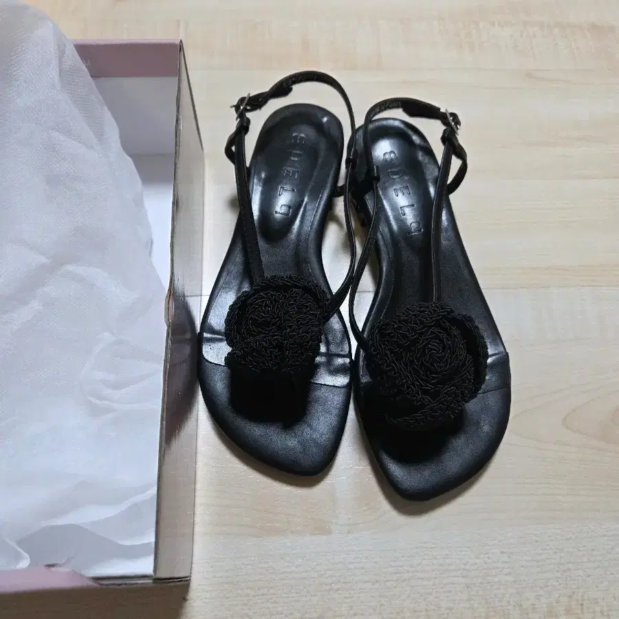 분홍코끼리 꽃장식 쪼리 샌들 240 블랙 (새상품)
