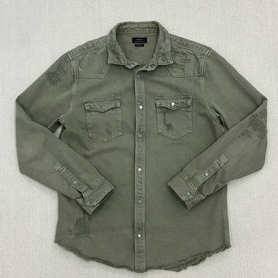 ZARA 카키 데미지 셔츠 42
