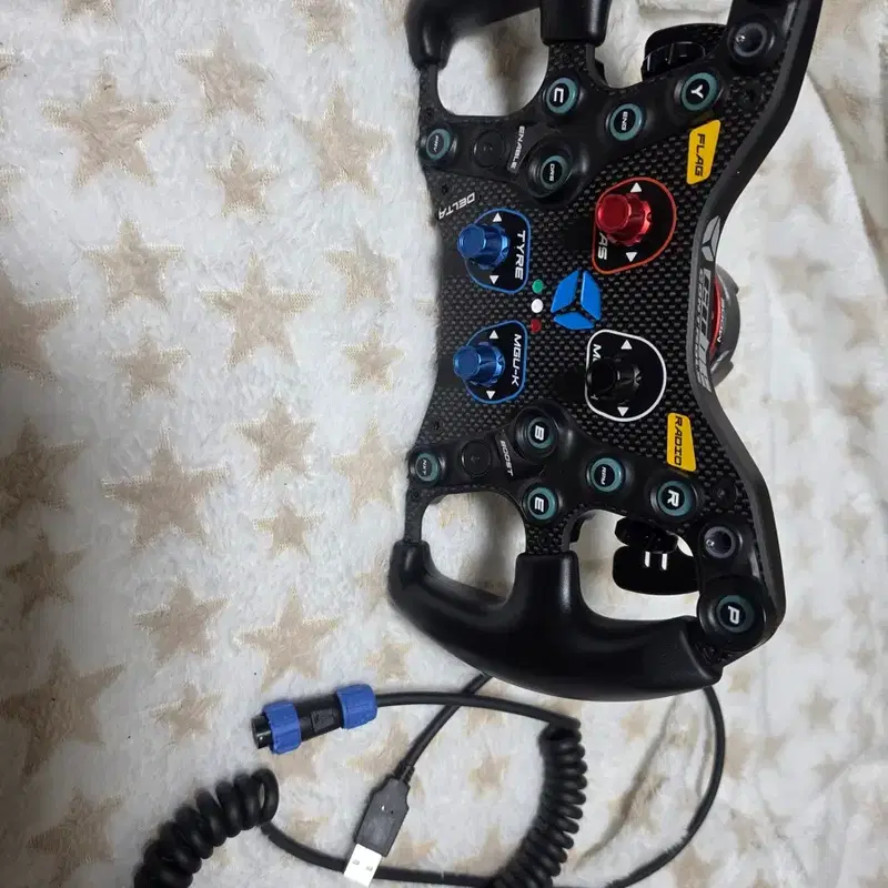 레이싱(Sim Racing) 하이엔드 장비 큐브컨트롤(Cube Controls) 포뮬러 스타일 스티어링 휠