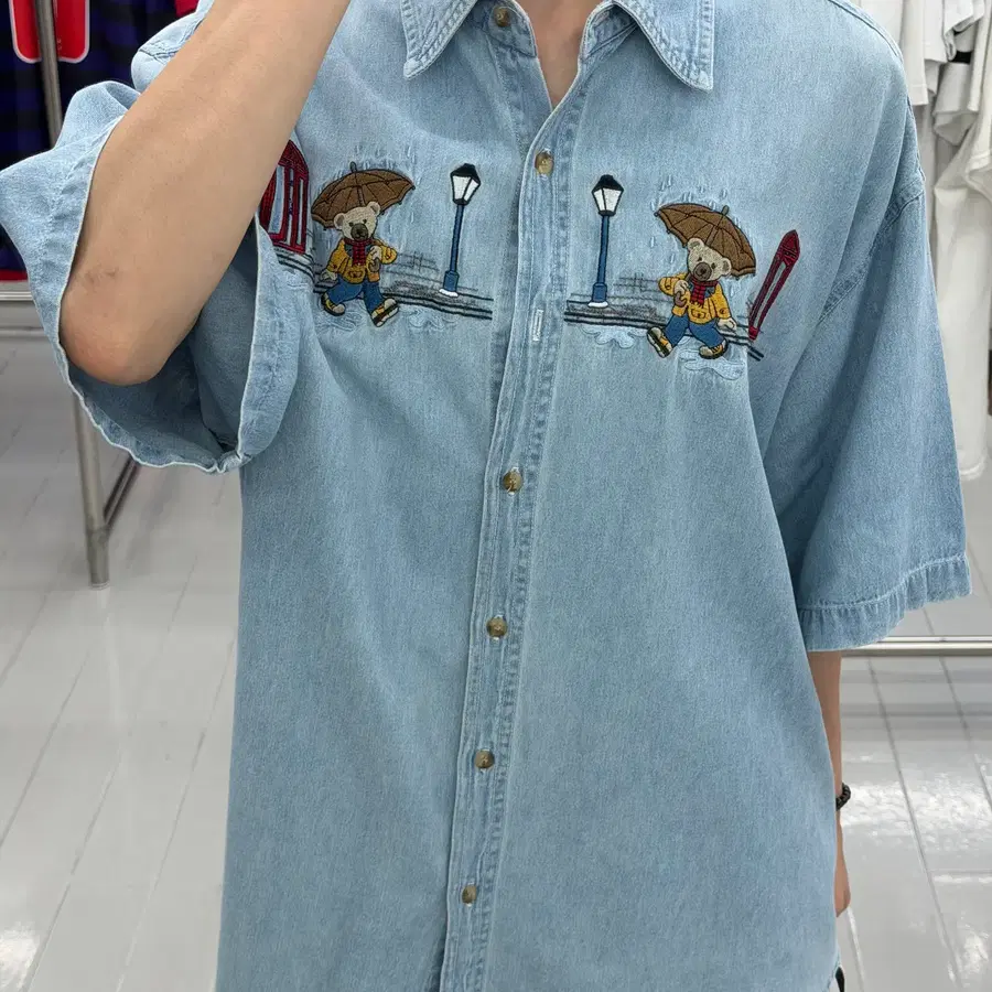 (2XL) 빈티지 베어 자수 연청 데님 반팔 셔츠