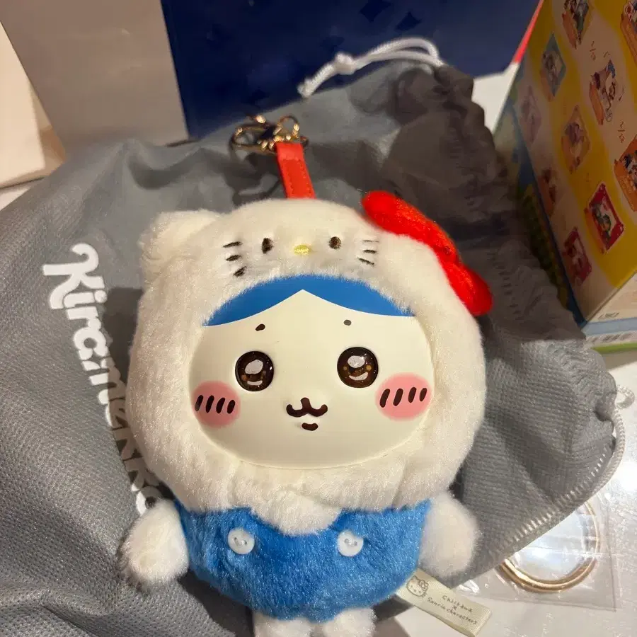 산리오 치이카와 콜라보( 하치와레 헬로키티)