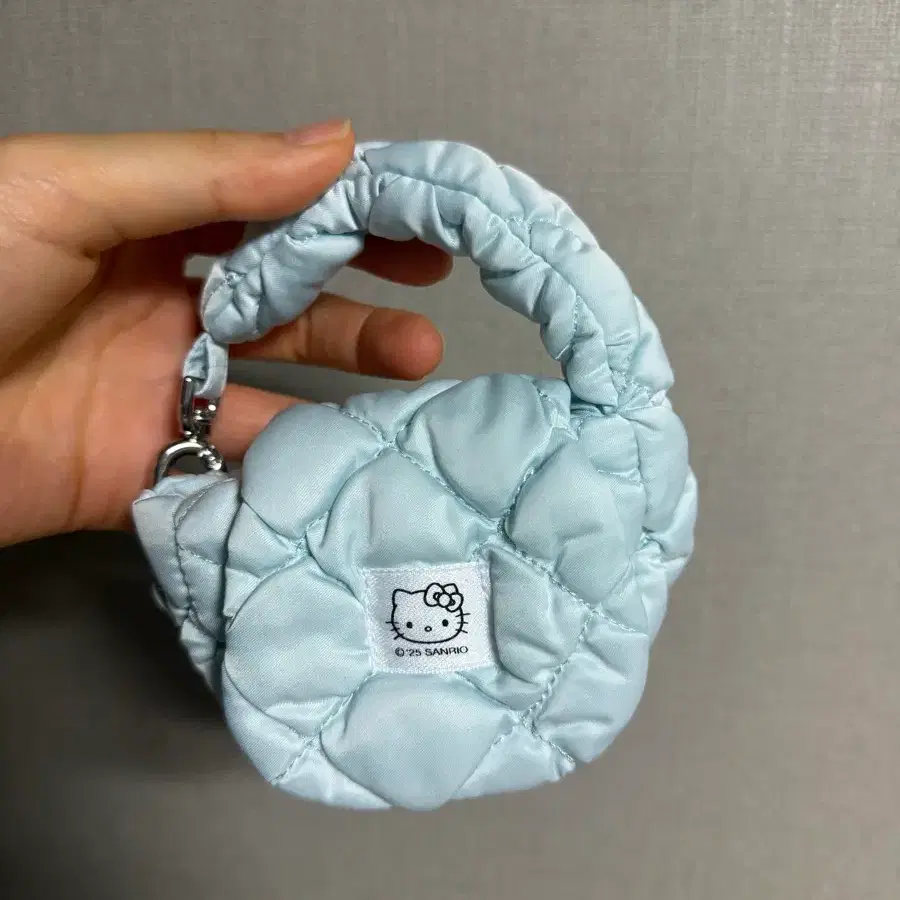 [새상품] 헬로 키티 파우치 키링 팝니다