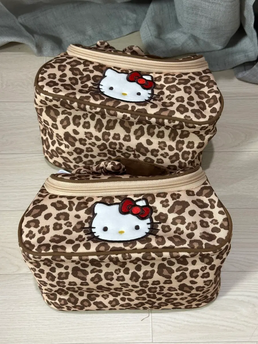 헬로키티 호피 가방