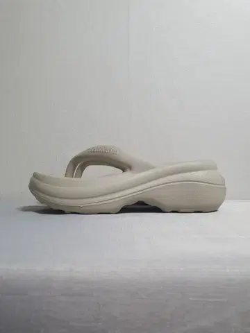 250mm 마뗑킴 마틴폼 플랫폼 플립플랍 쪼리 베이지